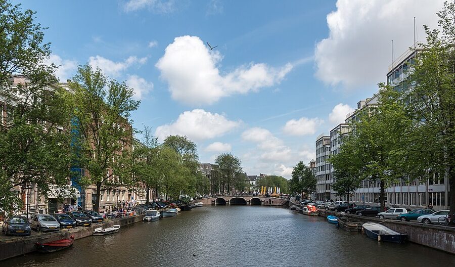 Singel canal Amsterdam