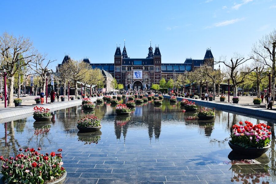 Rijksmuseum reflective fountain at the front Amsterdam
