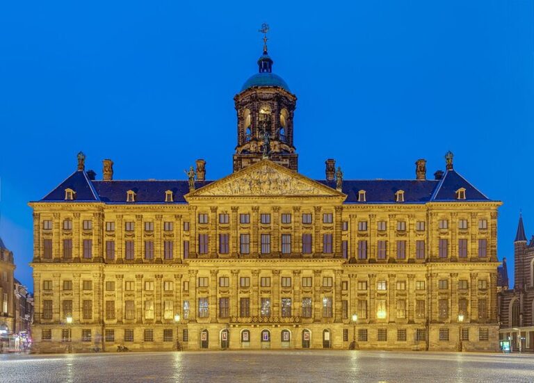 13,659 Piles Beneath the Royal Palace
