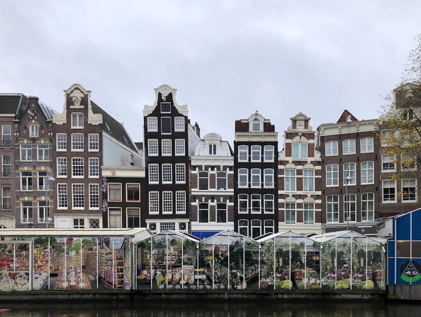 Singel canal Amsterdam Upside Down Museum nearby