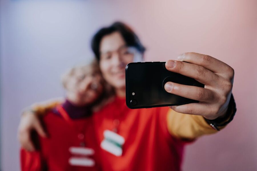 Friends taking phone photo Upside Down Amsterdam