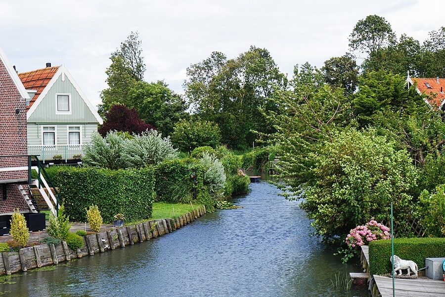 Marken canal houses and bridge