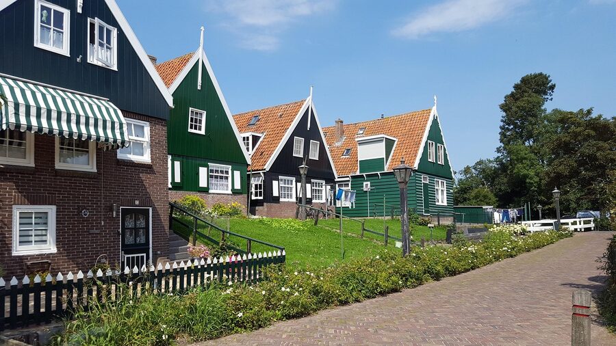 Old fishermen homes in Marken