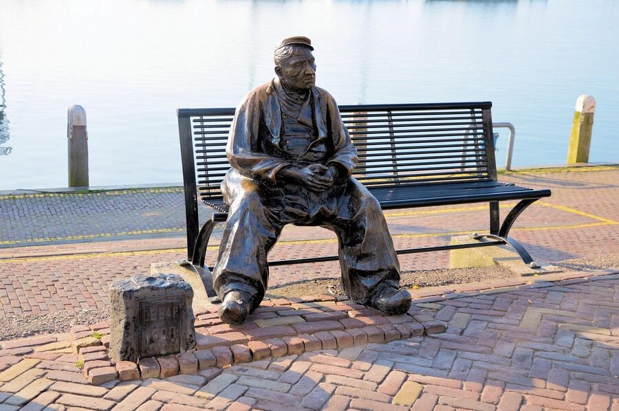 Fisherman statue in Volendam
