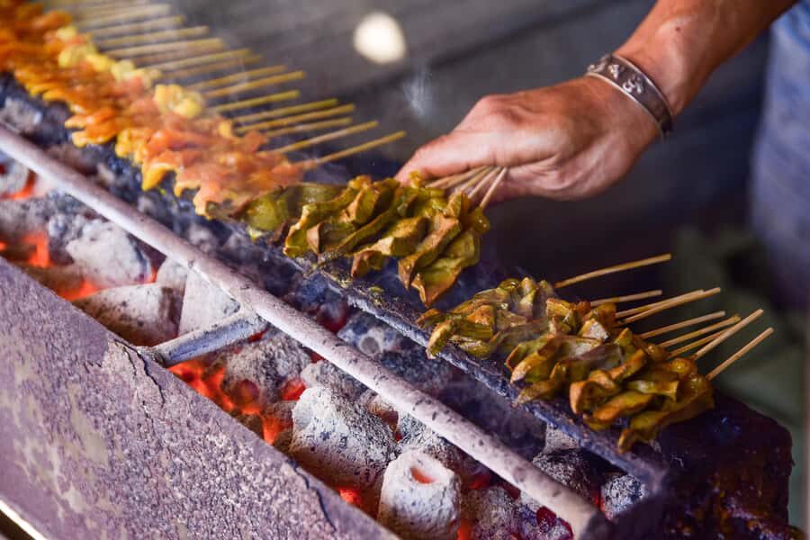 Ayutthaya : Street Food Tour with Hotel Pickup and Guide - Who Is This Tour Best For?