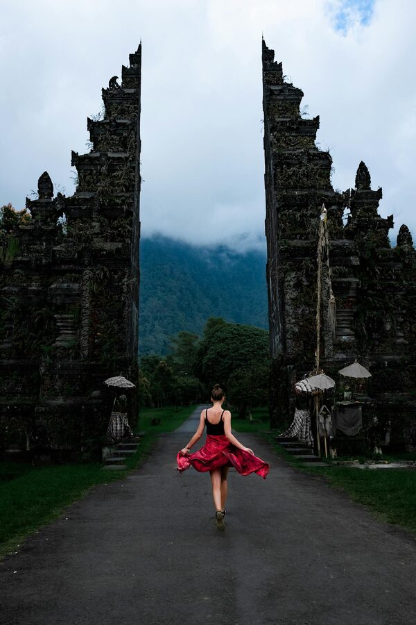 Bali woman traditional dress photo spot