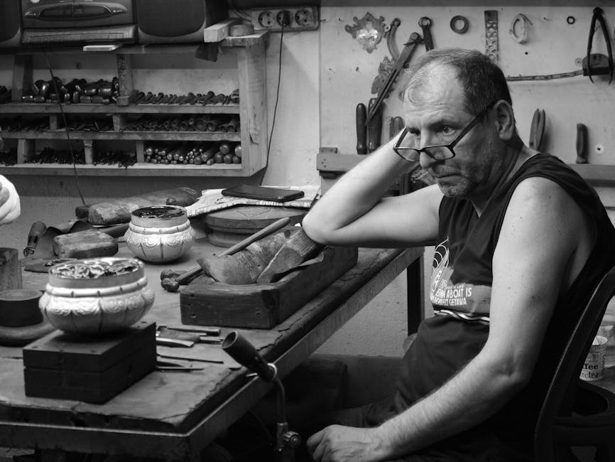 Metalwork crafting Bali silver artisan