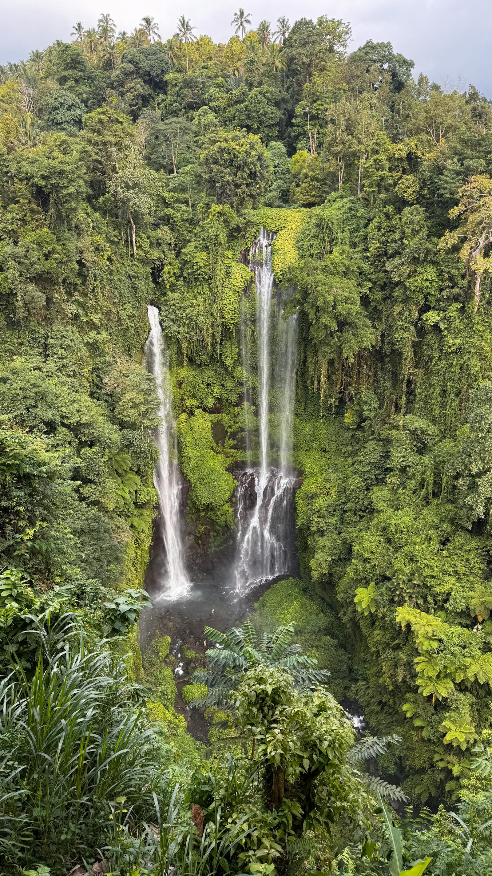 Bali cascade waterfall Tegenungan