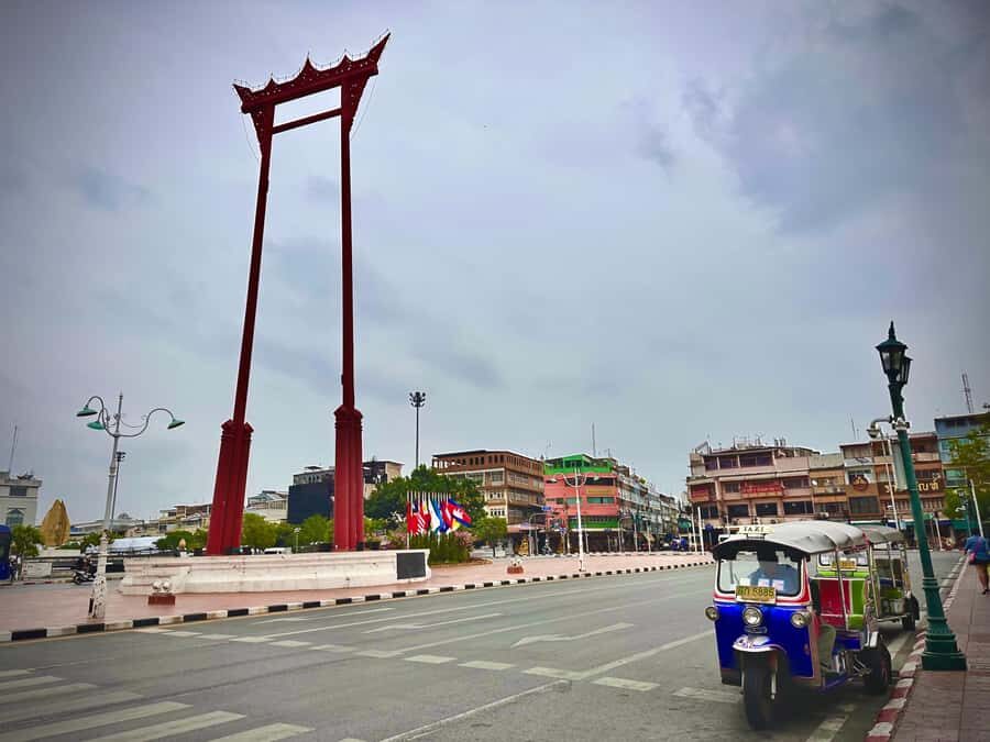 Bangkok: Giant Swing Street Food Tour with 15+ Local Dishes - The Itinerary: A Deep Dive