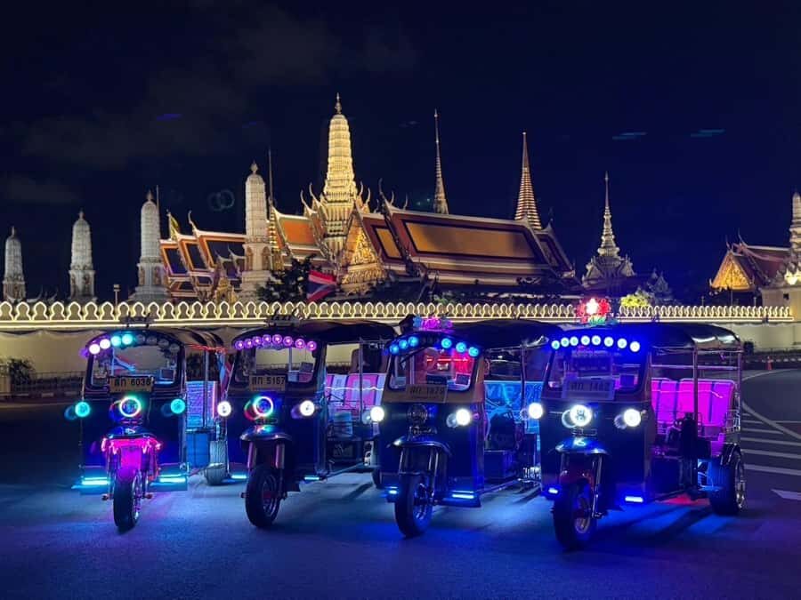Bangkok: Tuk-Tuk Night Food Tour with Roof top bar & Markets - Why We Love This Experience