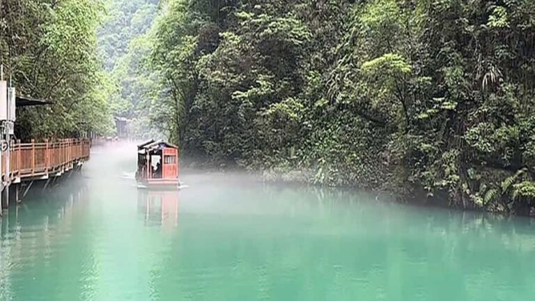 Baofeng Lake Entry Ticket with Boat Ride and Shuttle - The Highlights That Make Baofeng Lake Special