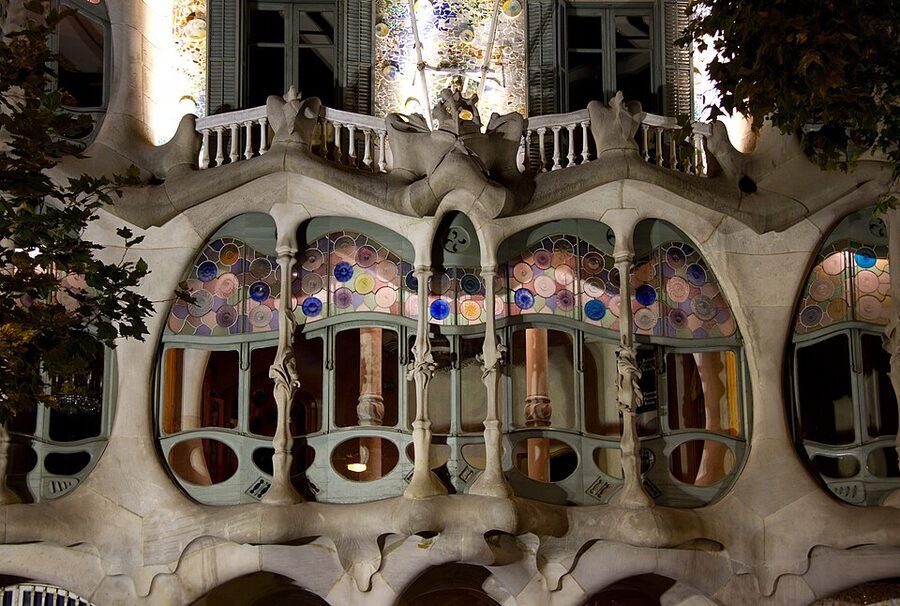 Casa Batllo facade illuminated at night