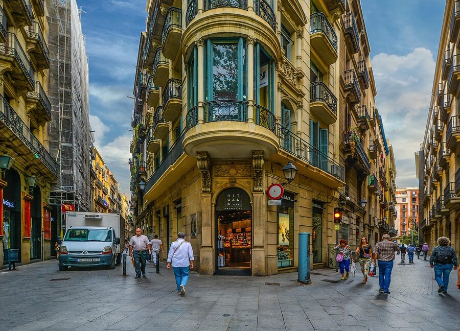 Barcelona Gothic Quarter narrow street