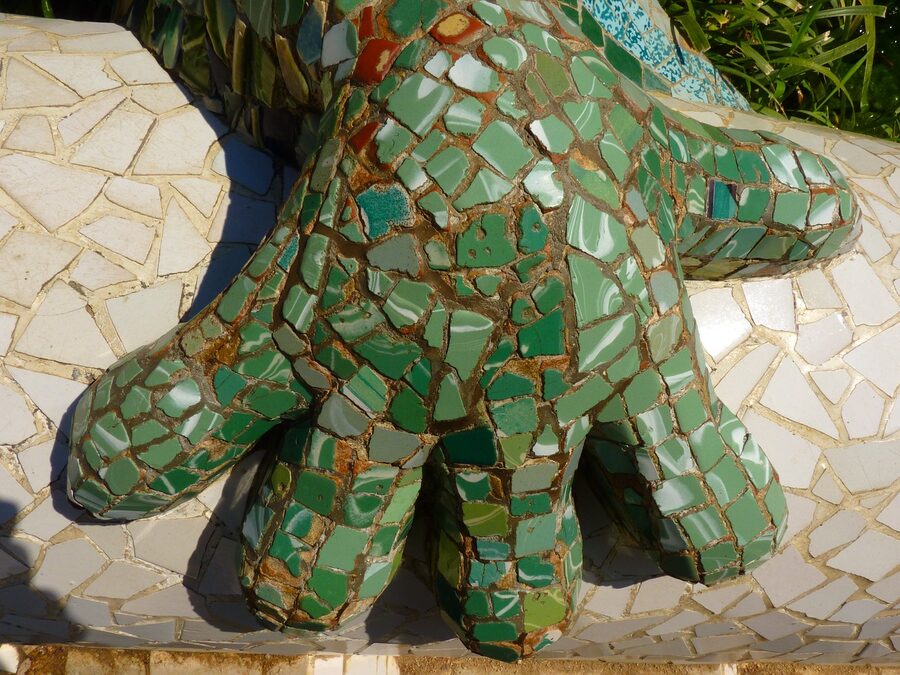 Park Güell el drac dragon mosaic close-up
