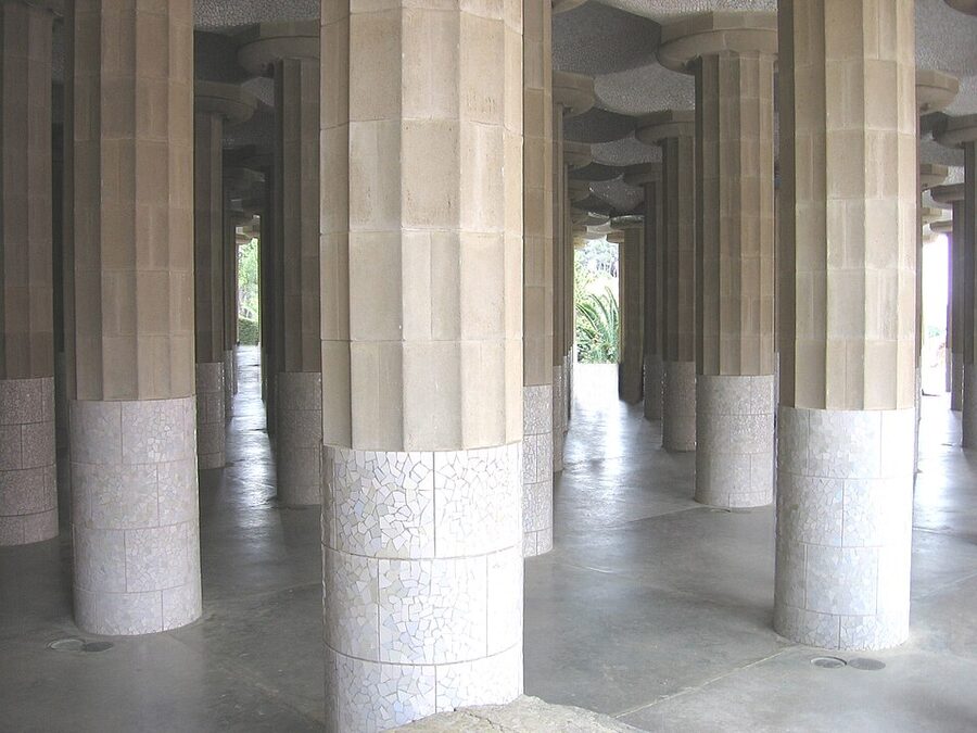 Park Güell Sala Hipostila Hypostyle Hall columns