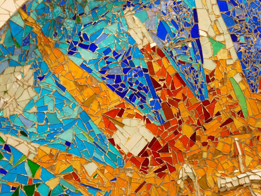 Park Güell serpentine bench mosaic detail