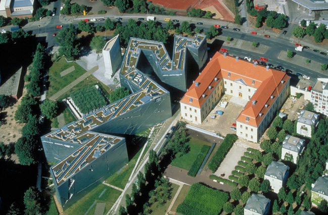 Jewish Museum Berlin aerial view of zigzag floor plan