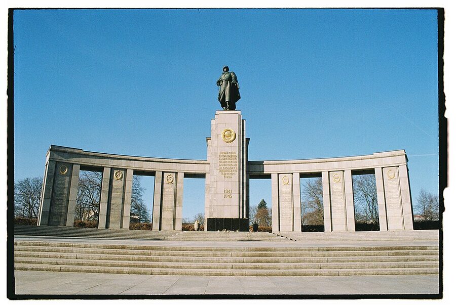 Soviet War Memorial in Tiergarten with central column and statues