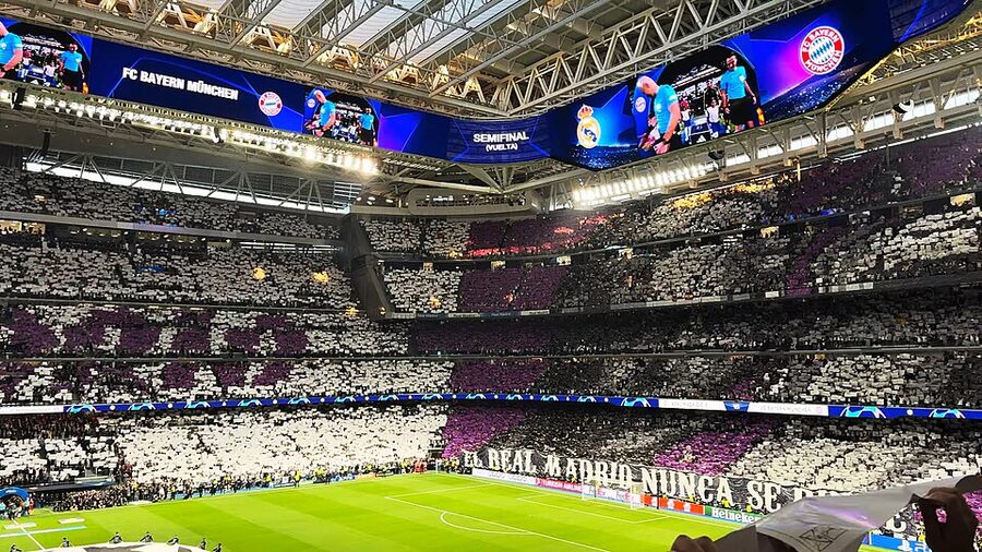 Bernabéu Champions League night atmosphere