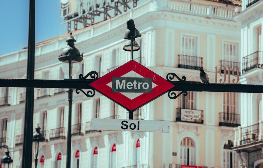 Madrid Metro sign on a townhouse facade