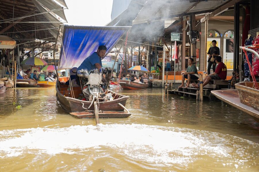Boats loaded with fresh fruit at Damnoen Saduak floating market