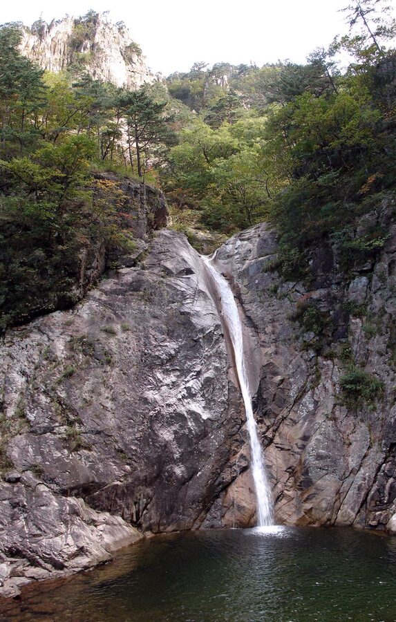 Biryongpokpo Biryong Falls in Seoraksan
