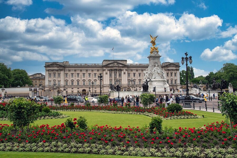 Buckingham Palace architecture tourism summer