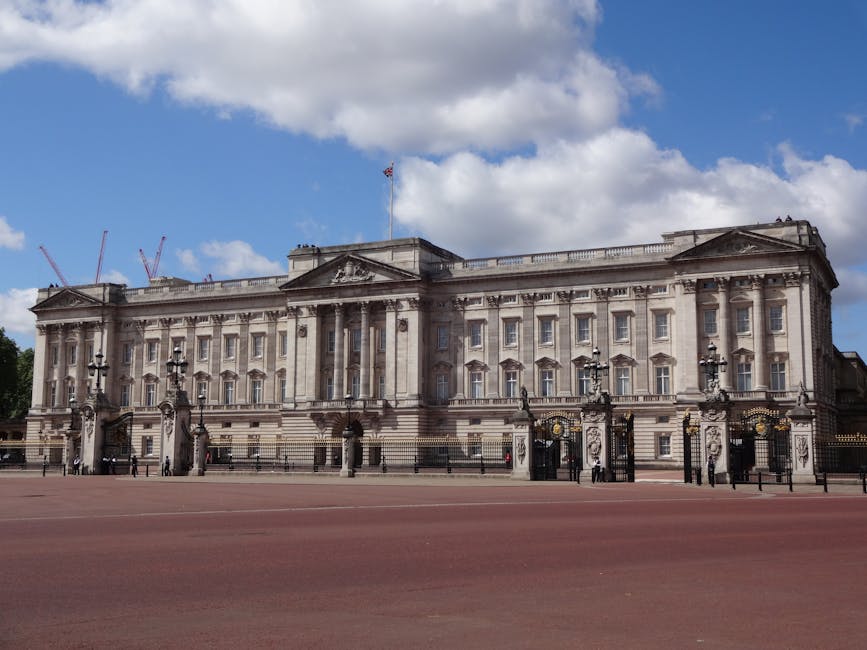 Buckingham Palace blue sky London exterior