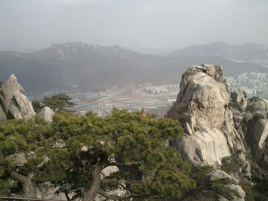 Climbing rope on a rocky section of Bukhansan trail