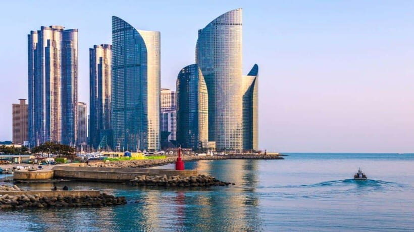 Busan: Jagalchi Market & Gamcheon village Walking Tour - Tour Itinerary Breakdown