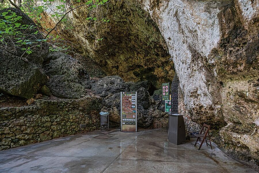 Caves of Hams Mallorca entrance from the ticket office