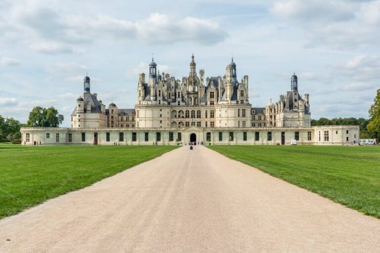 How to Visit the Loire Valley Castles from Paris