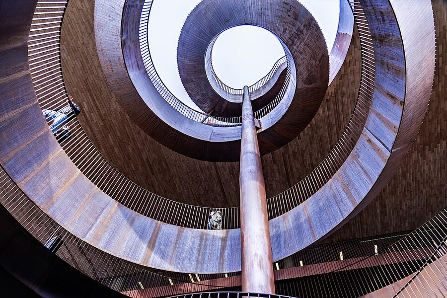 Cantina Chianti Classico interior with rows of oak barrels