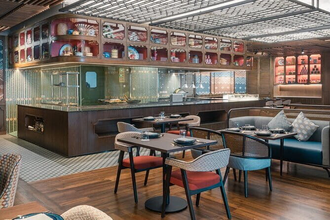 ChomSindh Authentic Thai Dining Experience - Lunch or Dinner - The Dining Atmosphere and Service