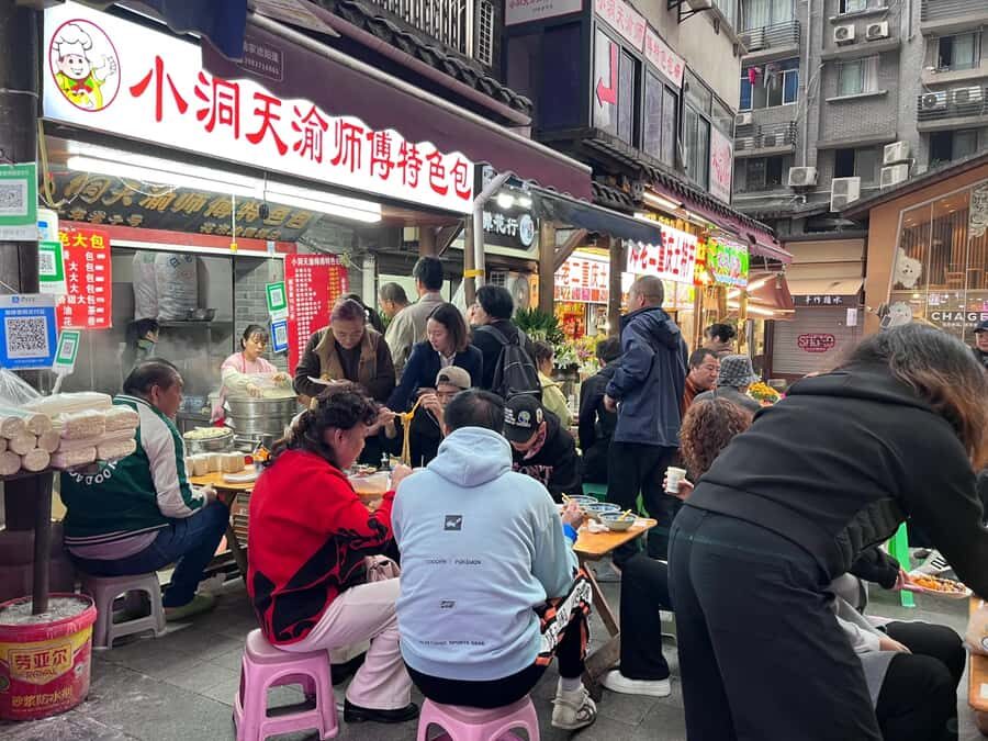 Chongqing's back alley delicacies and tranquil temples - Exploring Yuzhong District: Markets and Food