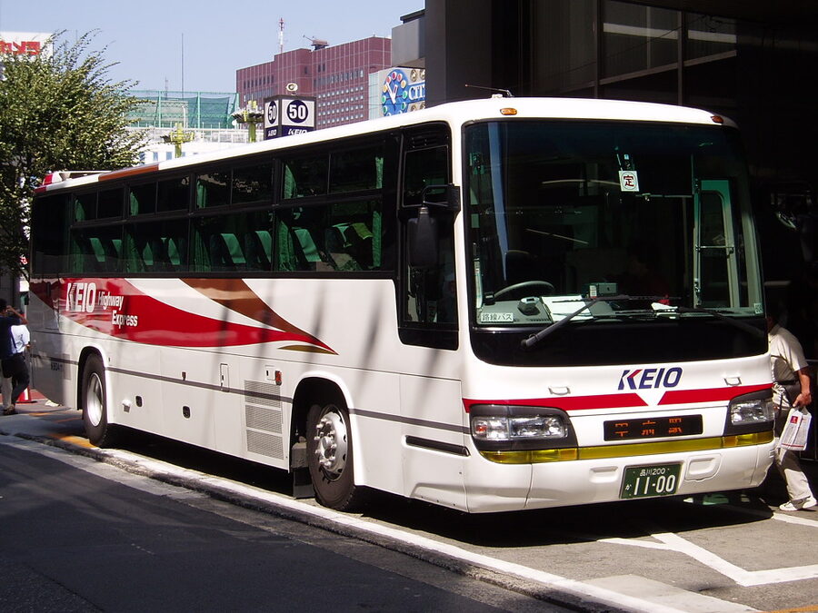 Keio highway bus on Chuo Expressway