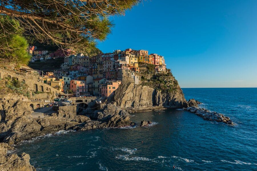 Manarola colorful houses on rugged cliffs Cinque Terre Italy