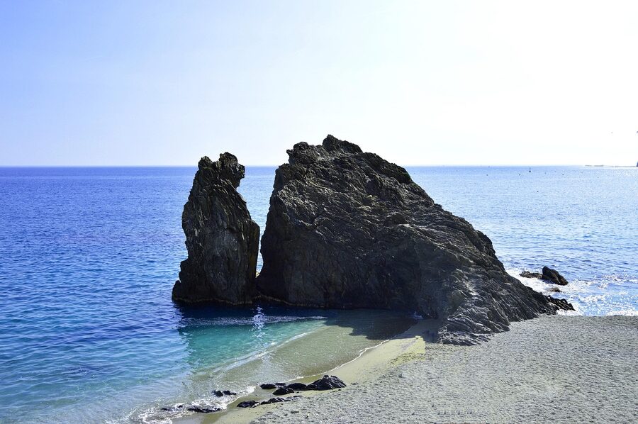 Monterosso al Mare rocky coast with sea