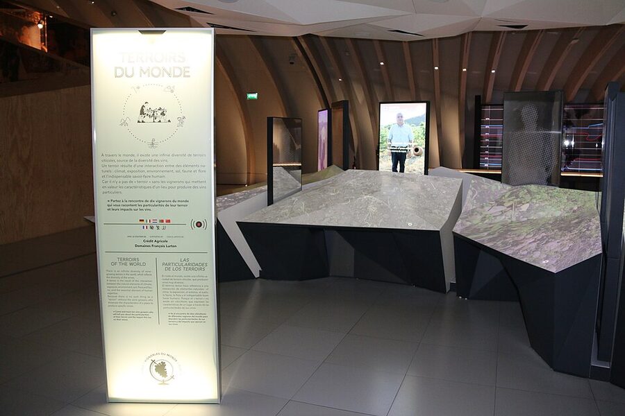 Cite du Vin Bordeaux spiral interior structure