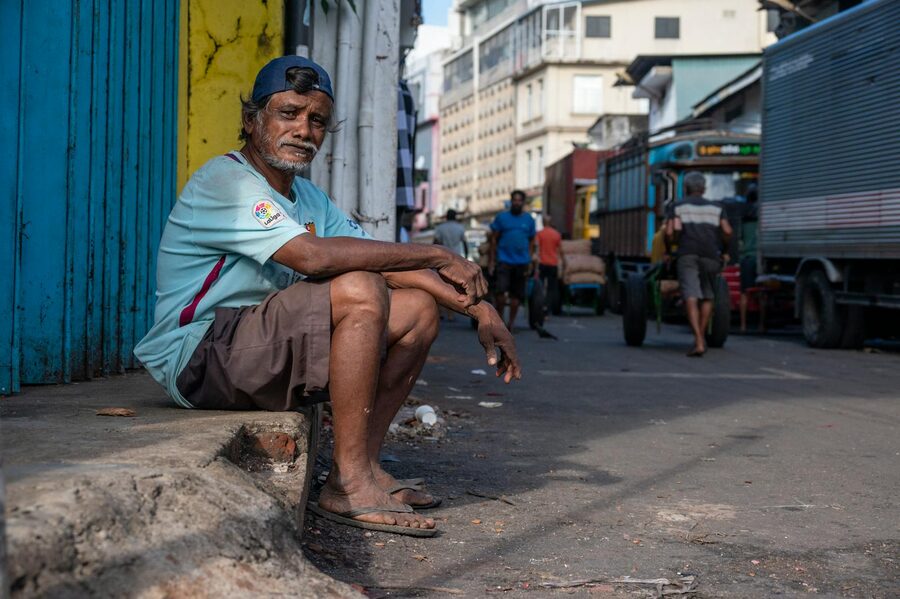 Colombo street scene with an elderly man, vehicles and pedestrians