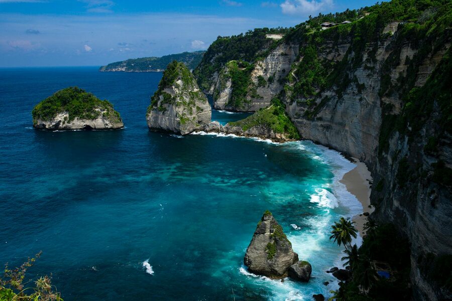 Crystal Bay on Nusa Penida with clear turquoise water and white sand beach