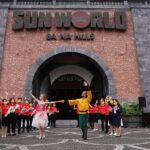 Da Nang/Hoi An: Ba Na Hills & Golden Bridge Full Day Tour - Walking the Golden Bridge