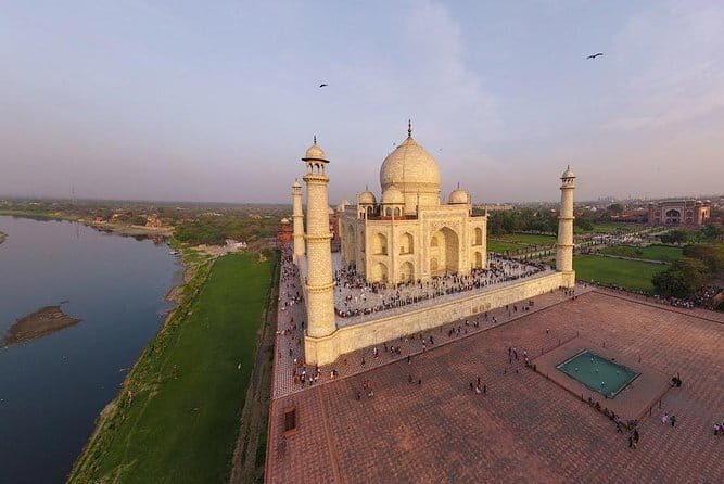 Delhi Airport to Agra Drop - The Journey Begins: Comfort and Convenience