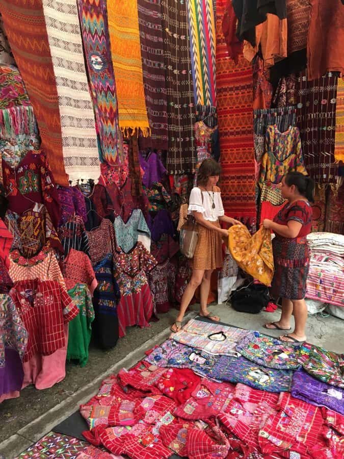 Delhi: Guided Shopping Tour with an Female Expert - What Makes the Experience Truly Stand Out?