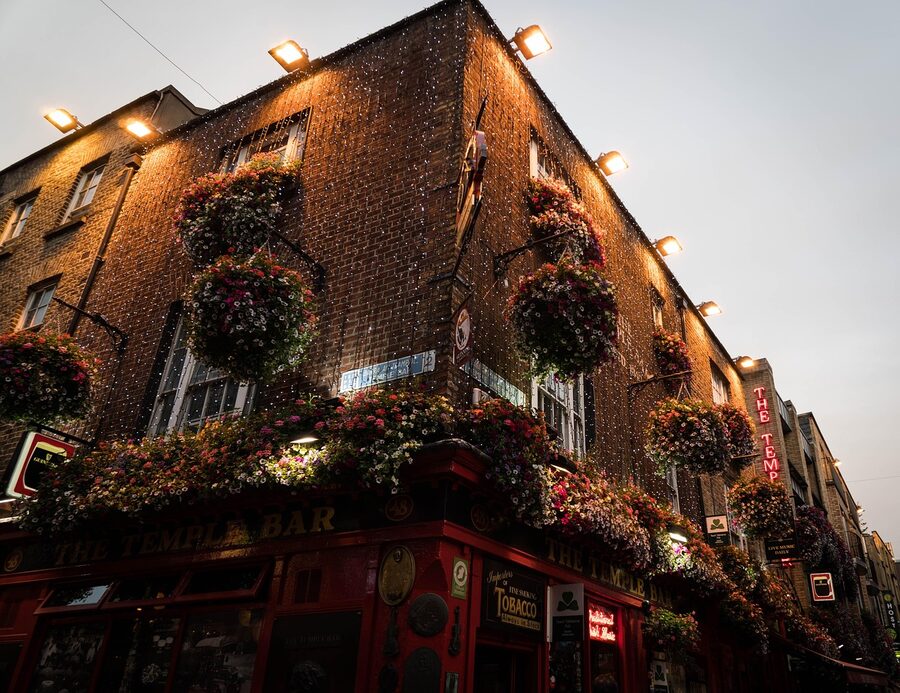 Temple Bar Dublin architecture and pubs