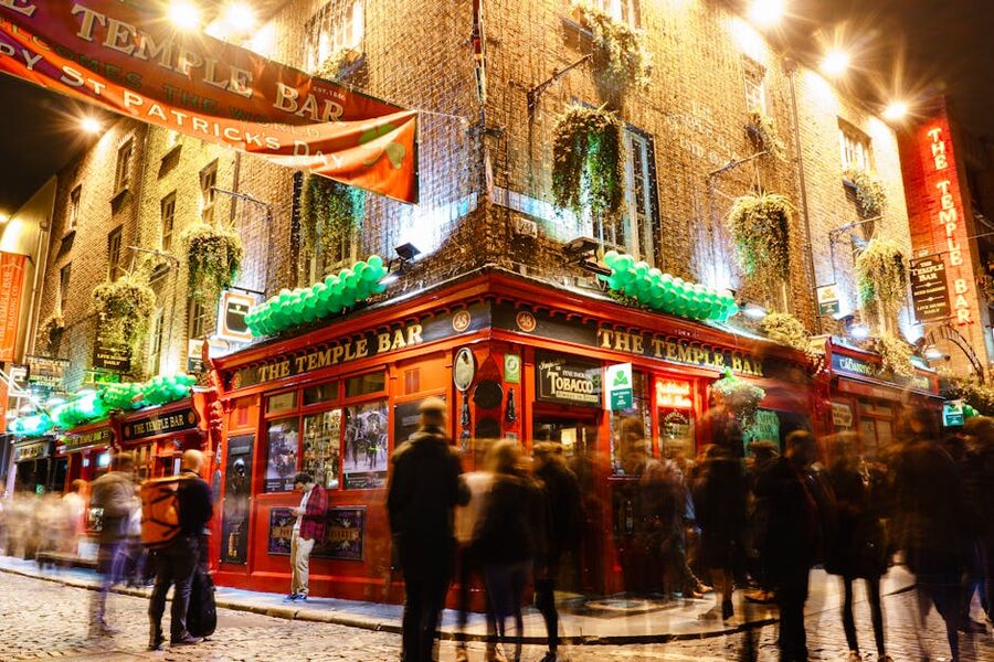 Temple Bar Dublin night crowd outside the pubs near the museum