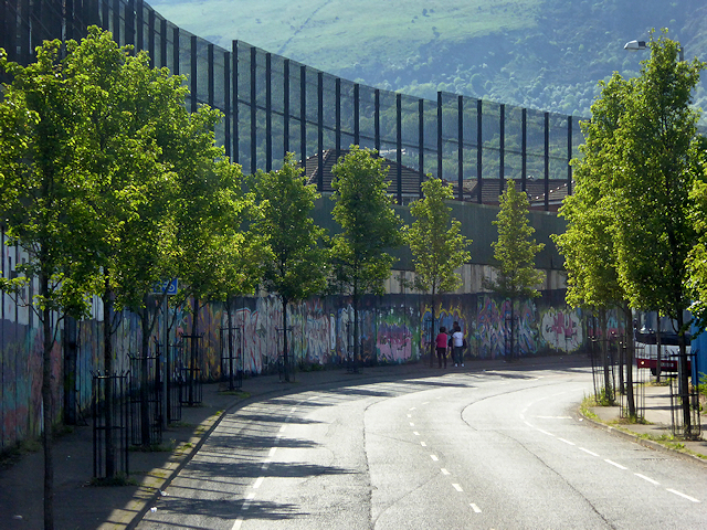 Peace Wall Cupar Way Belfast political taxi tour