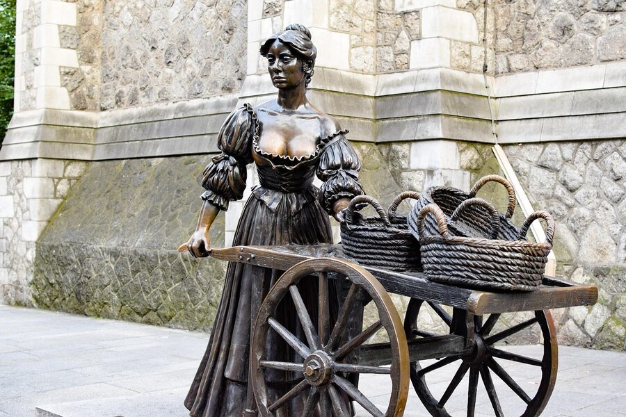 The Molly Malone statue with cart and baskets in Dublin