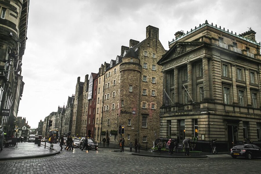 Royal Mile cobblestone corner Edinburgh