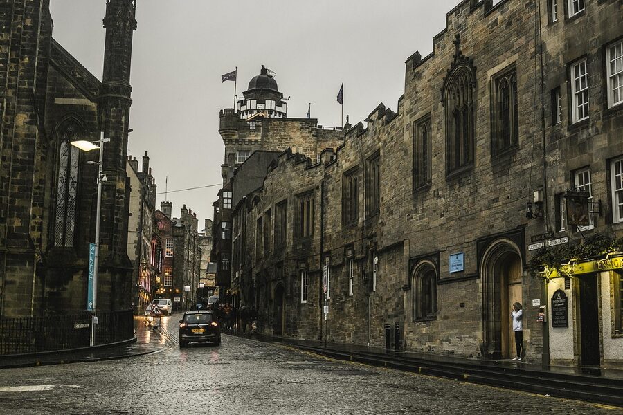 Royal Mile High Street looking up toward Edinburgh Castle
